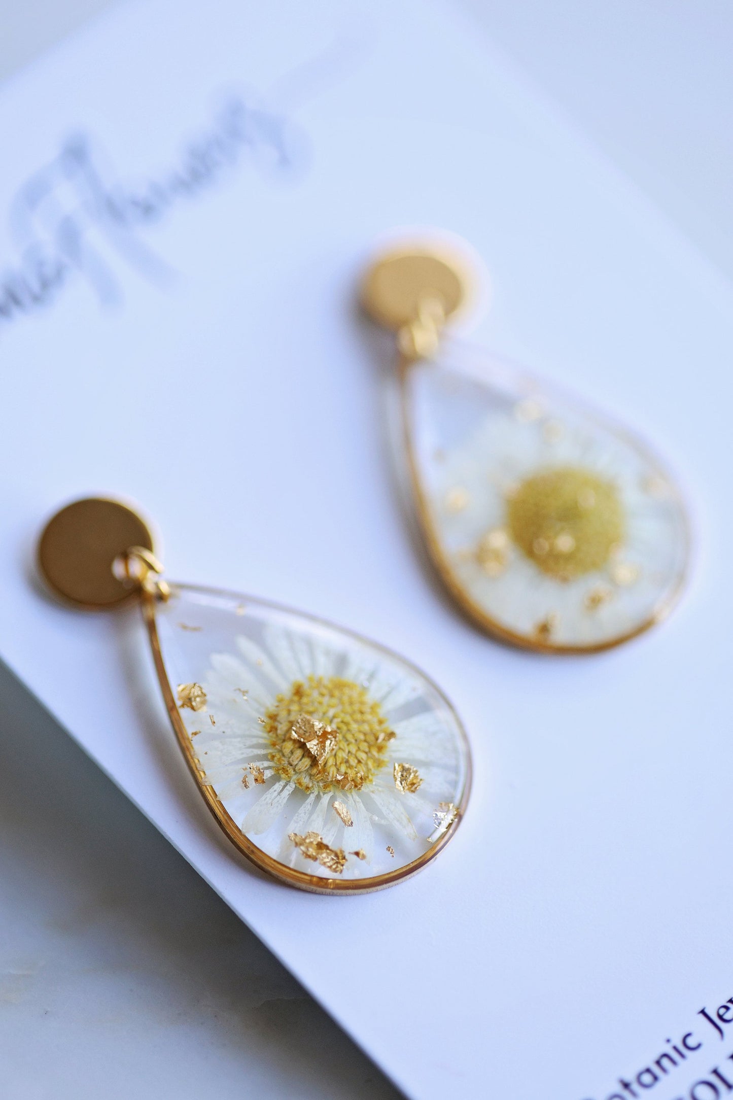 Real Daisy flower Necklace and Earrings dried and Pressed in Resin with 18K Gold Plated | Botanical jewelry