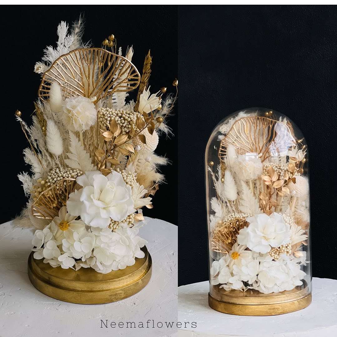 Neemaflowers | Natural colours Glass dome